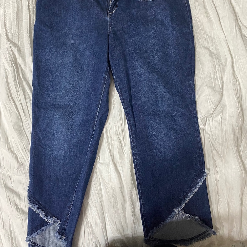 Women’s Susan Graver cropped jeans.